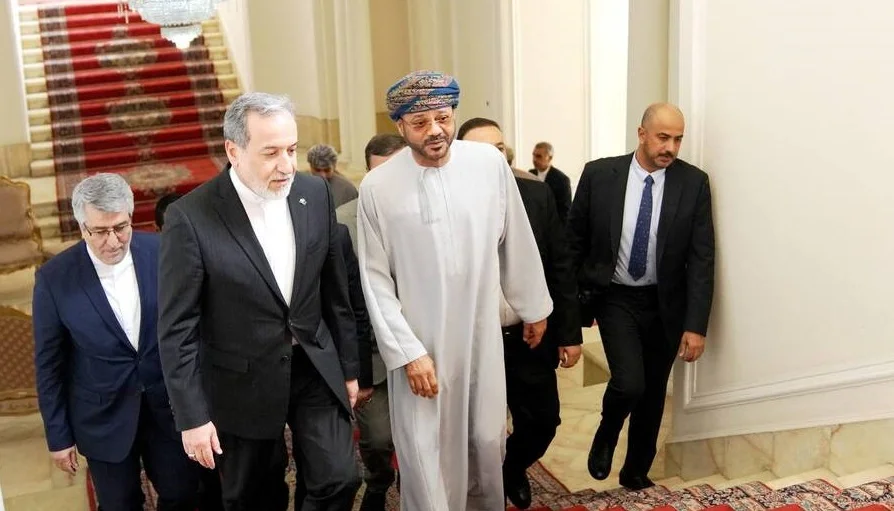 عُمان وإيران تناقشان إنشاء ممر ملاحي مؤقت مشترك في مضيق هرمز وإزالة الألغام منه