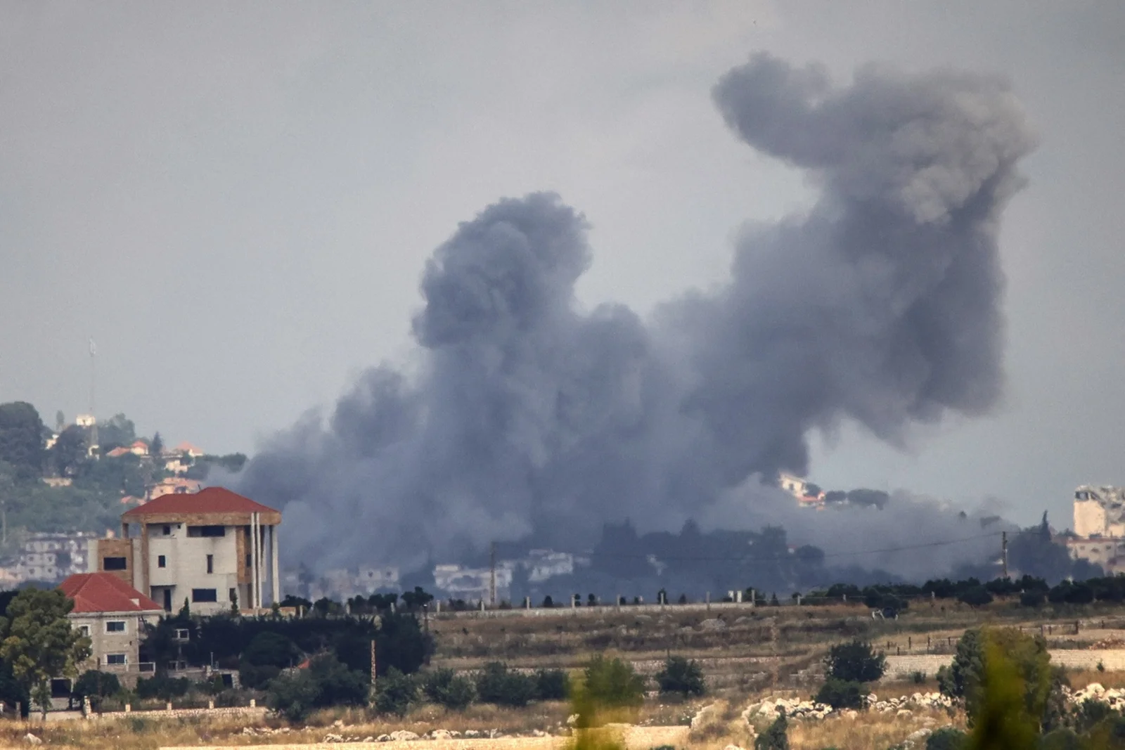 وزارة الصحة اللبنانية: غارة إسرائيلية تصيب 13 شخصاً من الطاقم الطبي في مستشفى بمدينة صور