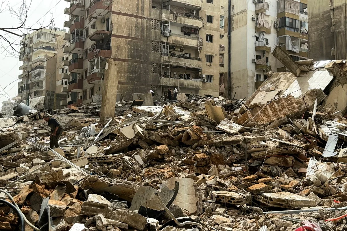 تزامناً مع المحادثات.. غارات إسرائيلية على جنوب لبنان رداً على إطلاق صواريخ ومسيرّة
