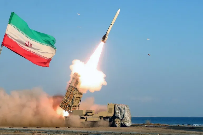 الحرس الثوري الإيراني يعلن استهداف قاعدتين جويتين في إسرائيل