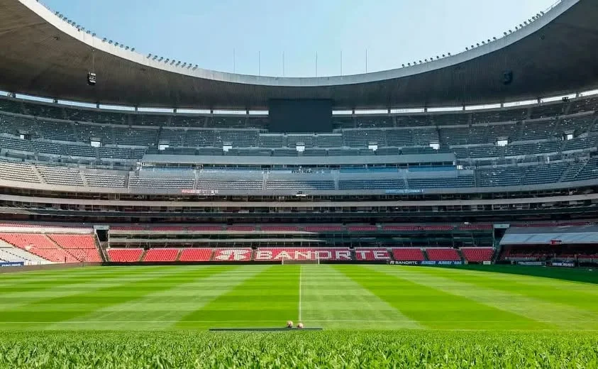 الفيفا يسمح لجمهور كأس العالم بإدخال زجاجة مياه واحدة إلى الملاعب