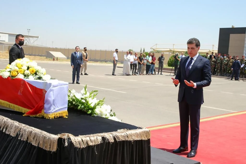 بالصور.. رئيس إقليم كوردستان نيجيرفان بارزاني يودع جثامين الشهداء الذين سقطوا يوم أمس في زاخو.. ويواسي ذويهم