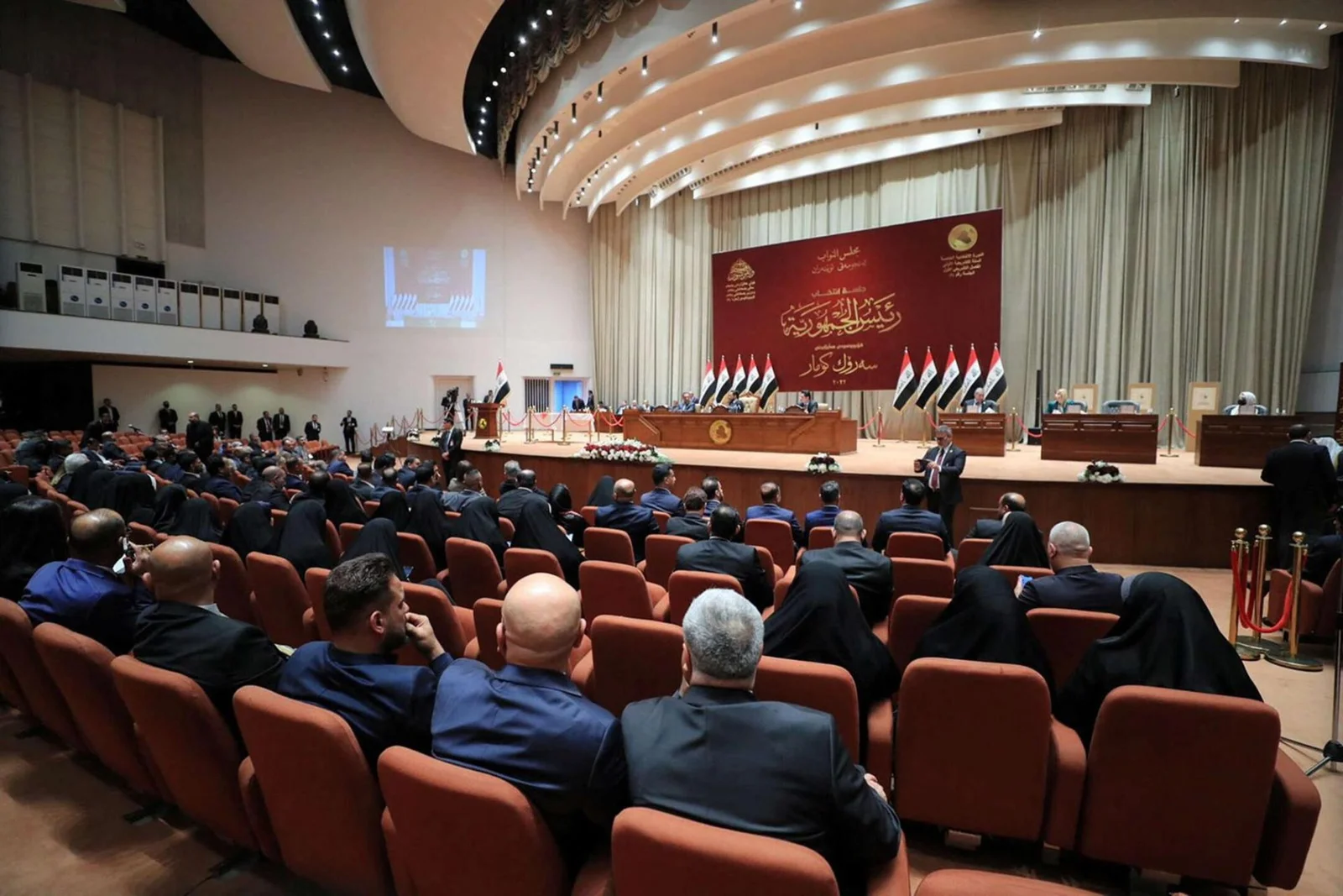 خلطة عطار متقنة.. وحكم لفكر عميق!