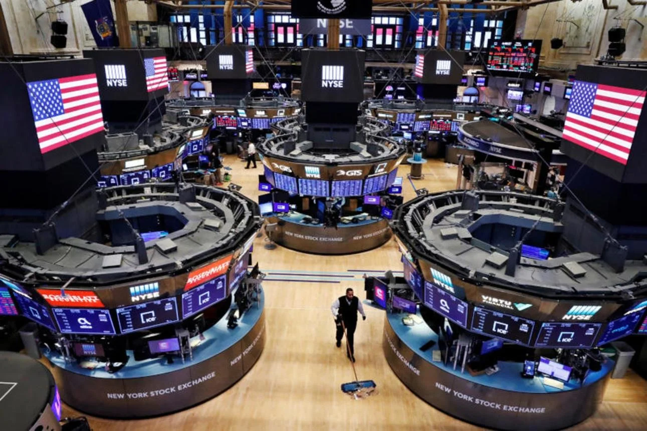 تراجع الأسهم الأمريكية مع وصول سعر النفط إلى أكثر من 107 دولارات
