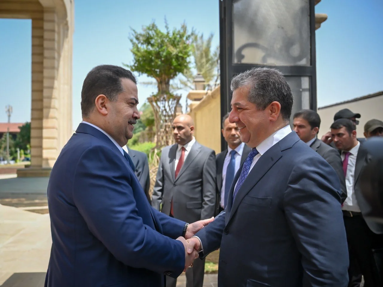 مسرور بارزاني يجتمع مع السوداني