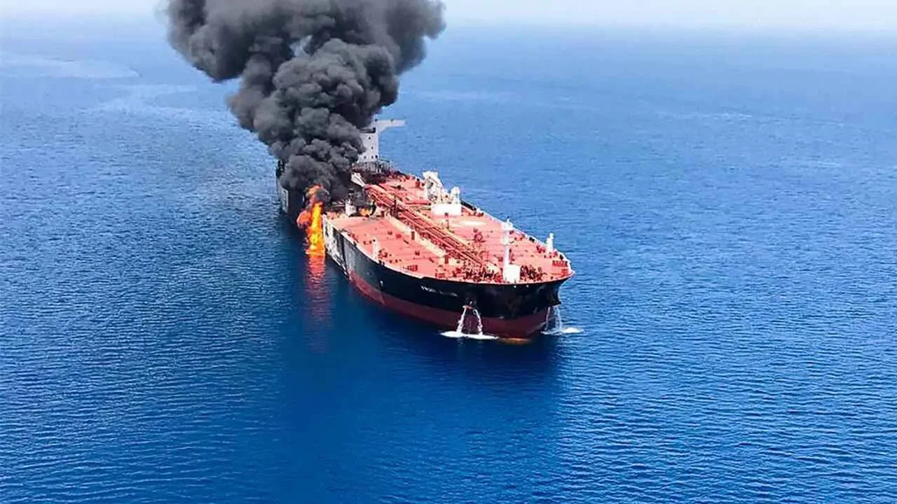 انفجار قرب ناقلة نفط في مضيق هرمز من دون وقوع إصابات