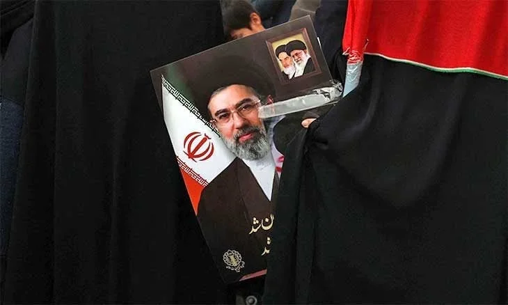 نيويورك تايمز: إصابة مجتبى خامنئي "بالغة" وفوّض سلطة اتخاذ القرار إلى جنرالات الحرس الثوري