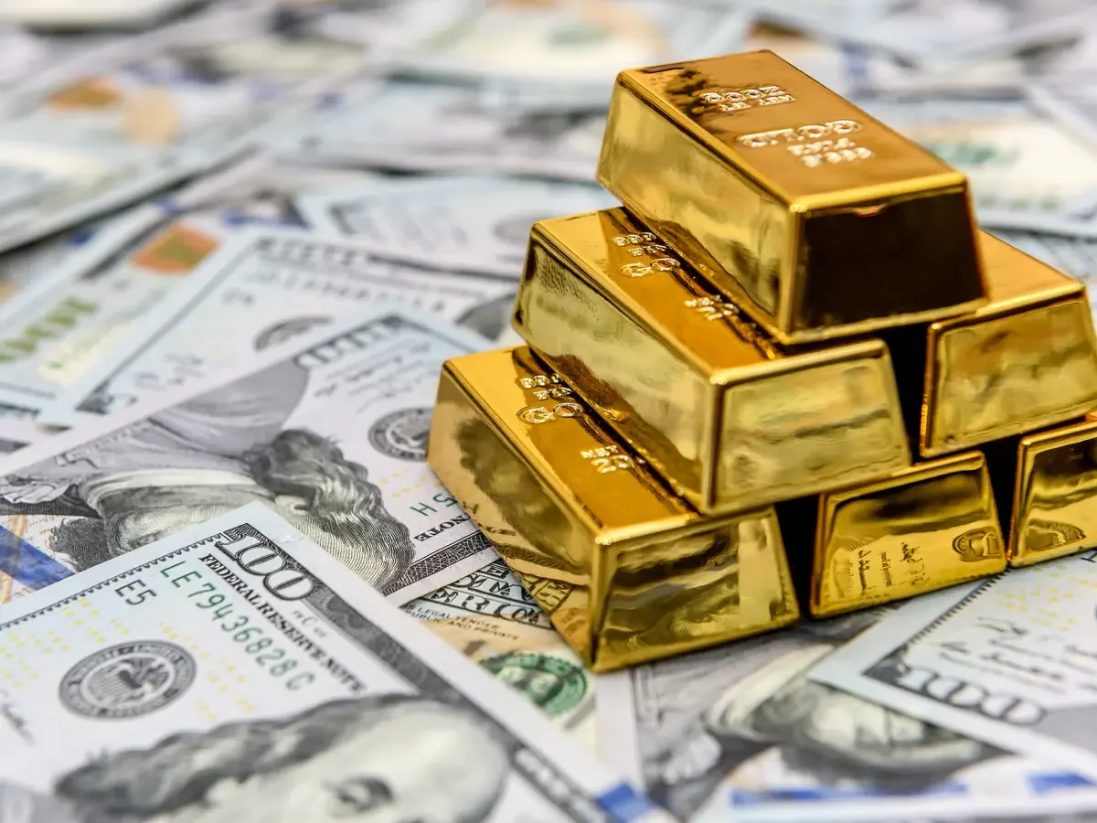 ارتفاع أسعار الذهب مع ضعف الدولار وتراجع النفط