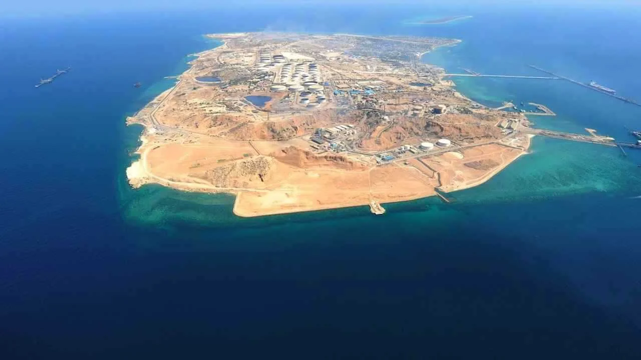وول ستريت جورنال: ترامب لا يدعم الاستيلاء على جزيرة خرج الإيرانية