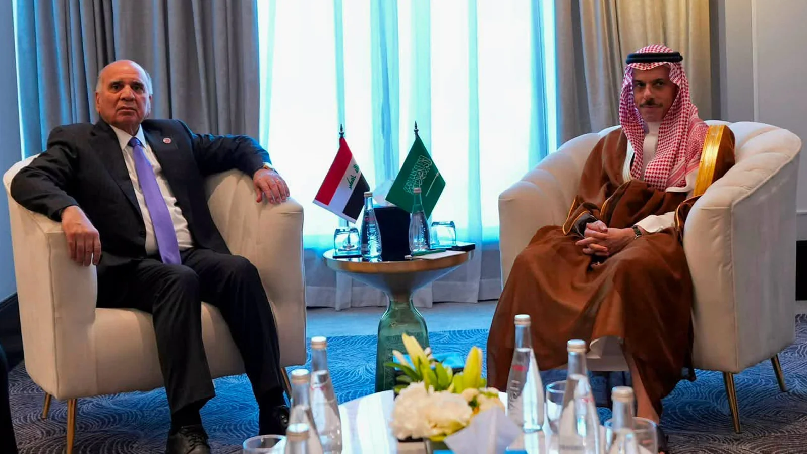 في أول لقاء منذ الضربات الأميركية السعودية.. فؤاد حسين وبن فرحان يبحثان زيارة وفد أمني عراقي إلى المملكة