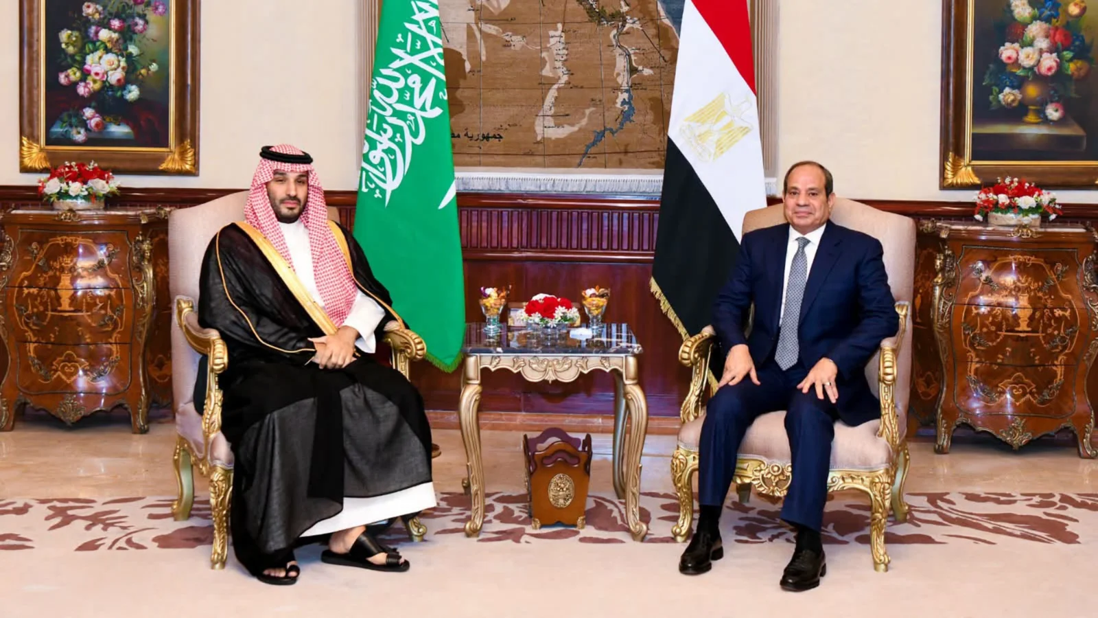 الرئيس المصري وولي العهد السعودي يؤكدان الحرص على ضمان حرية وأمن الملاحة