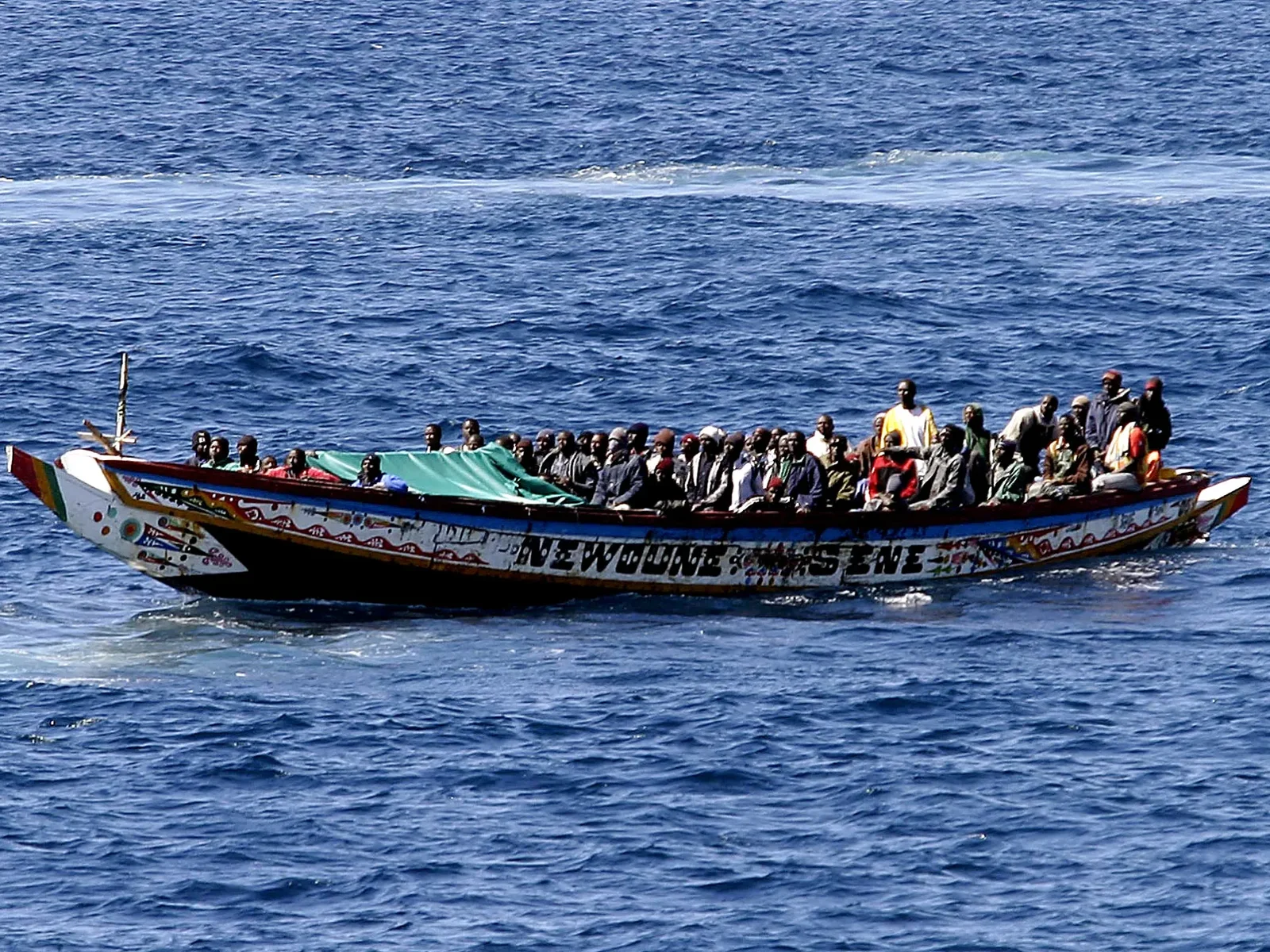مصرع 109 بينهم 15 طفلاً وفقدان أكثر من 116 آخرين في غرق قارب قبالة سواحل جيبوتي