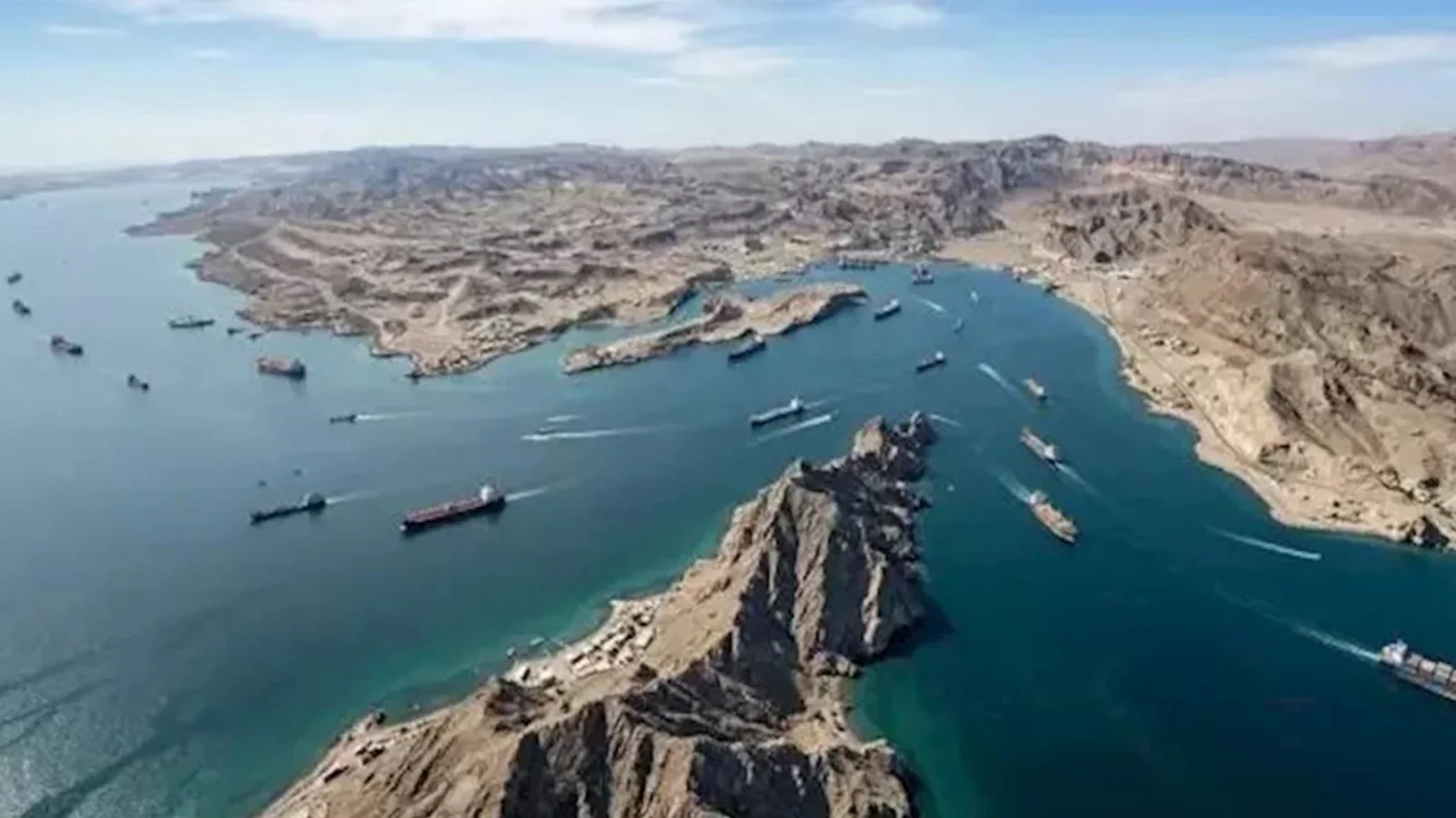 نيويورك تايمز: مضيق هرمز مشلول والملاحة متوقفة رغم اتفاق الهدنة
