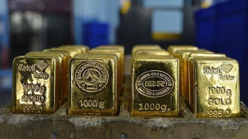 الذهب يرتفع وسط ضعف الدولار ومخاوف الحرب التجارية