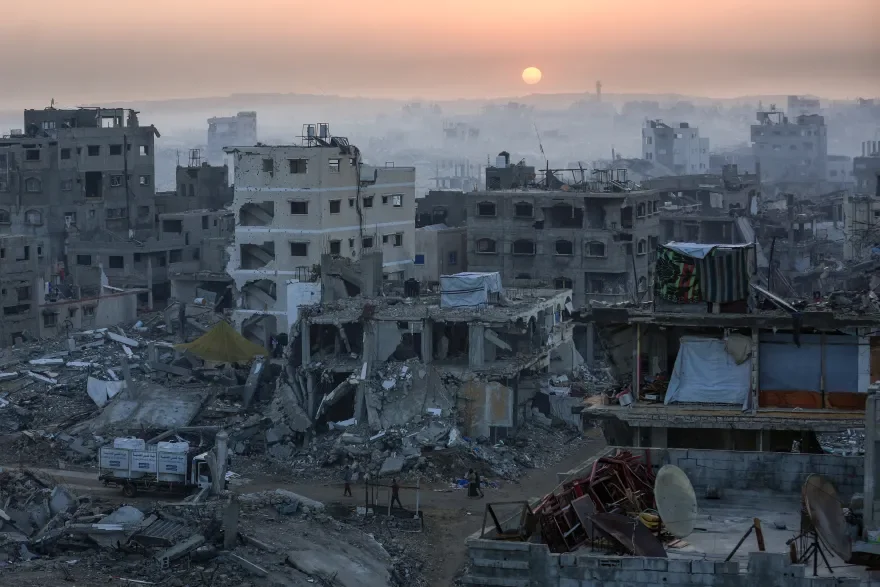 مقتل شخصين وإصابة 25 آخرين في غارة إسرائيلية على ميناء غزة