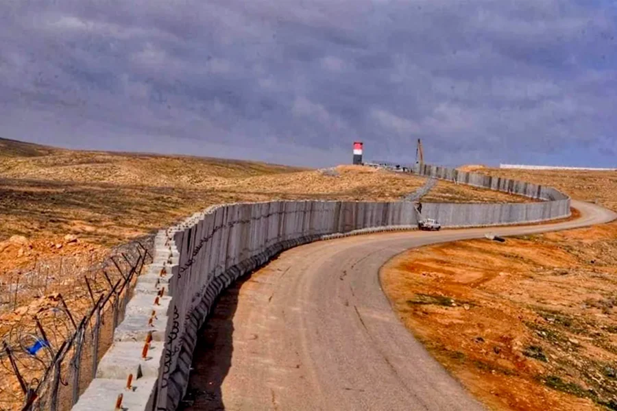 قوات الحدود تنفي عبور مجموعة من السوريين الحاجز الأمني على الشريط الحدودي