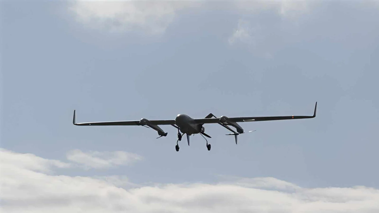 قتيل بسقوط شظايا إثر اعتراض مسيّرة في الطائف بالسعودية