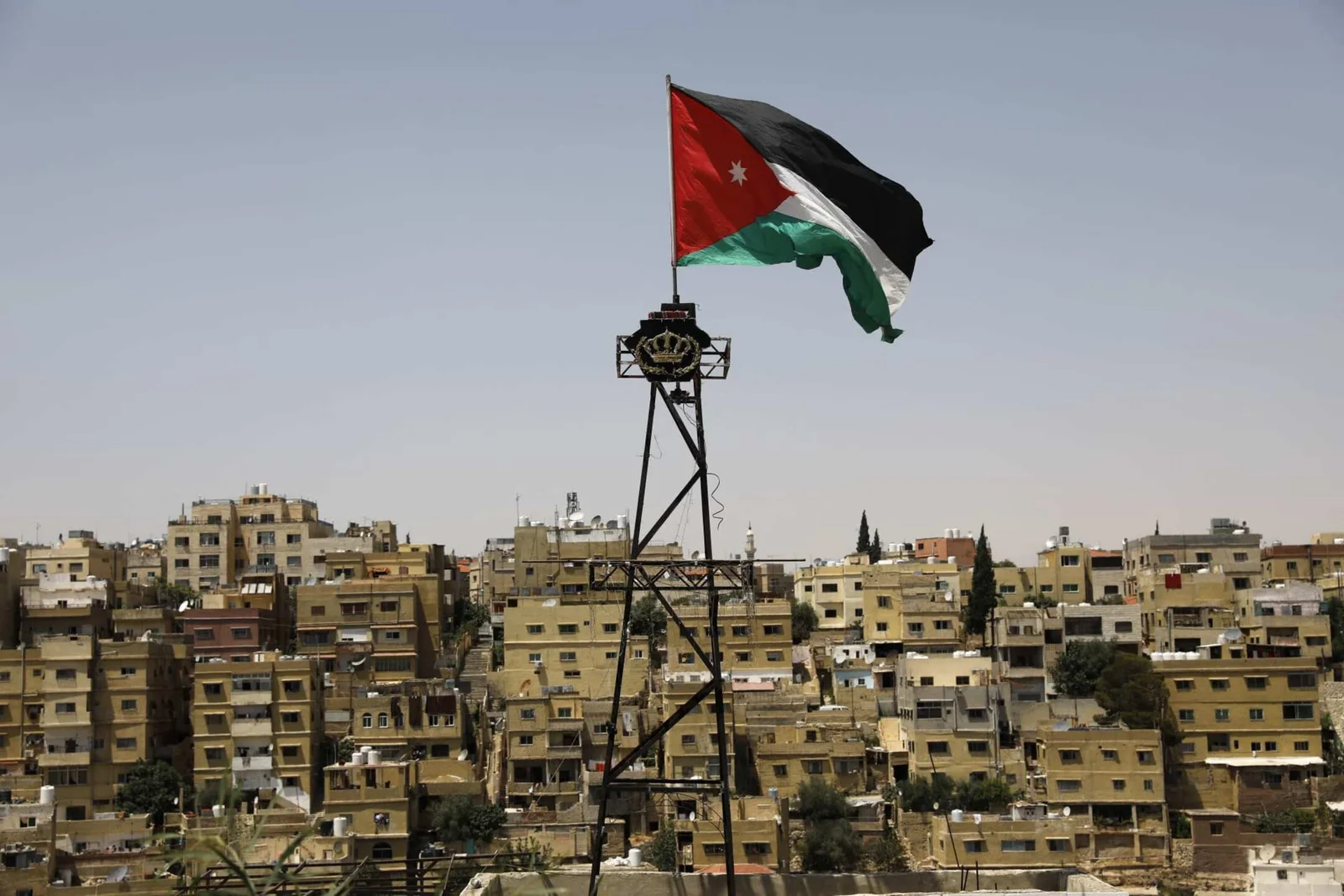 الجيش الأردني يعلن إسقاط ثلاثة صواريخ إيرانية استهدفت المملكة