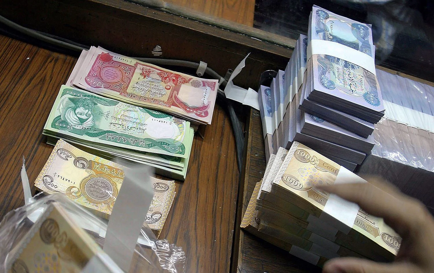 صحيفة إسرائيلية: العراق لن يستطيع دفع رواتب موظفيه خلال الشهور المقبلة