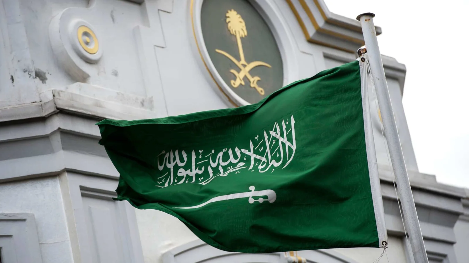 السعودية تواجه ضغوطا متزايدة جراء هجمات وكلاء إيران والحصار البحري