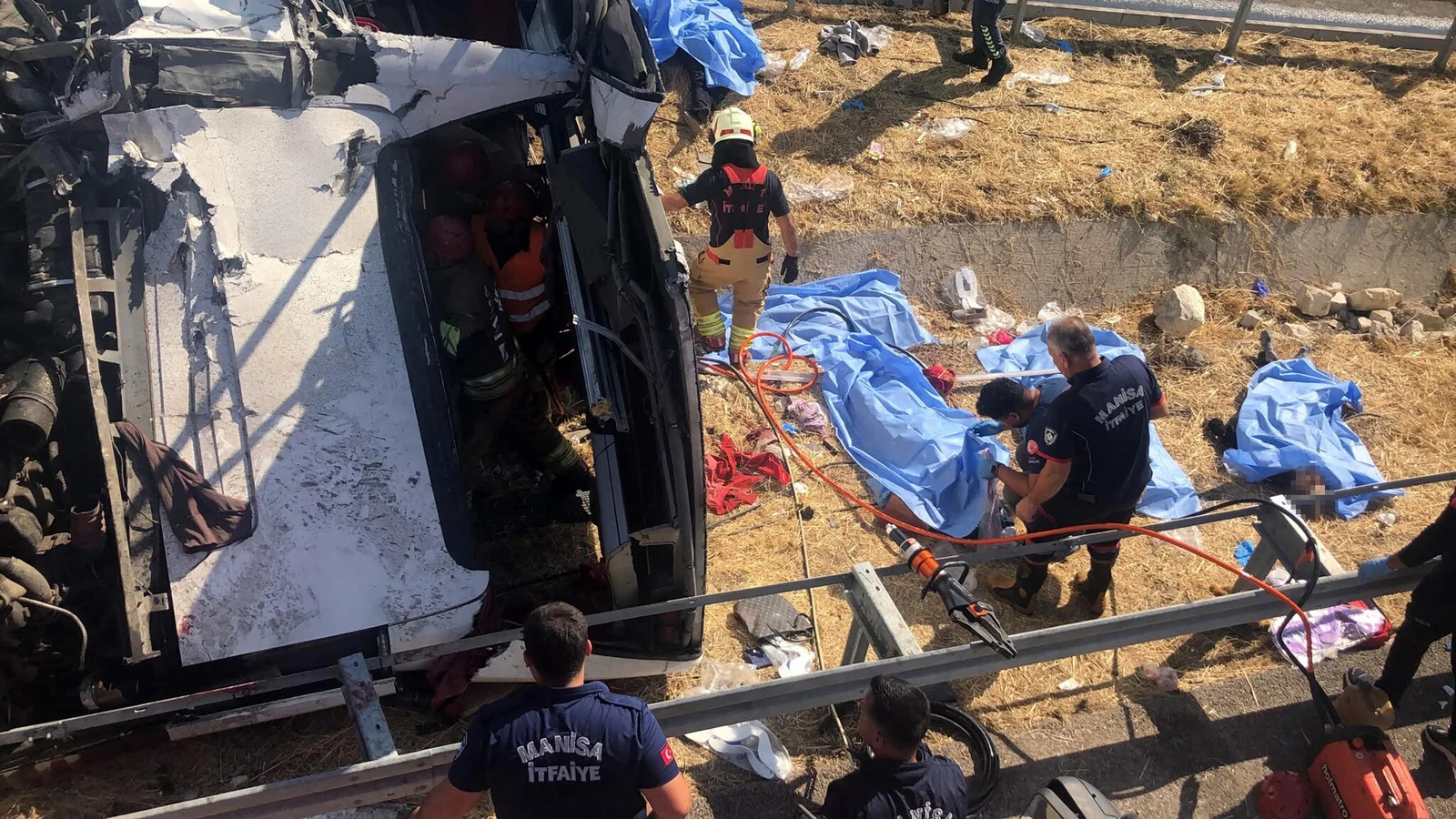 تركيا.. حادث انقلاب حافلة بعد اصطدامها بشاحنة يودي بحياة 11 شخصاً ويوقع 27 مصاباً
