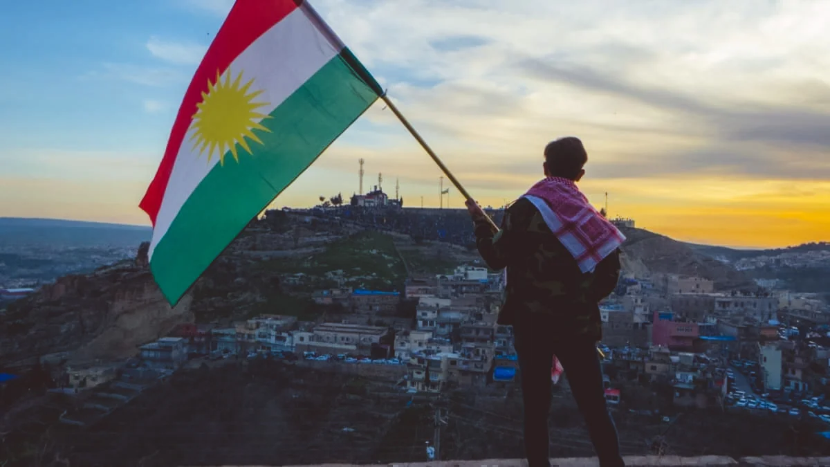 وما زال علم كوردستان يرفرف عالياً