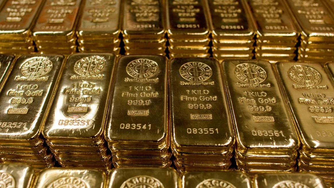استقرار الذهب بعد ارتفاع قياسي وسط مخاوف تجارية