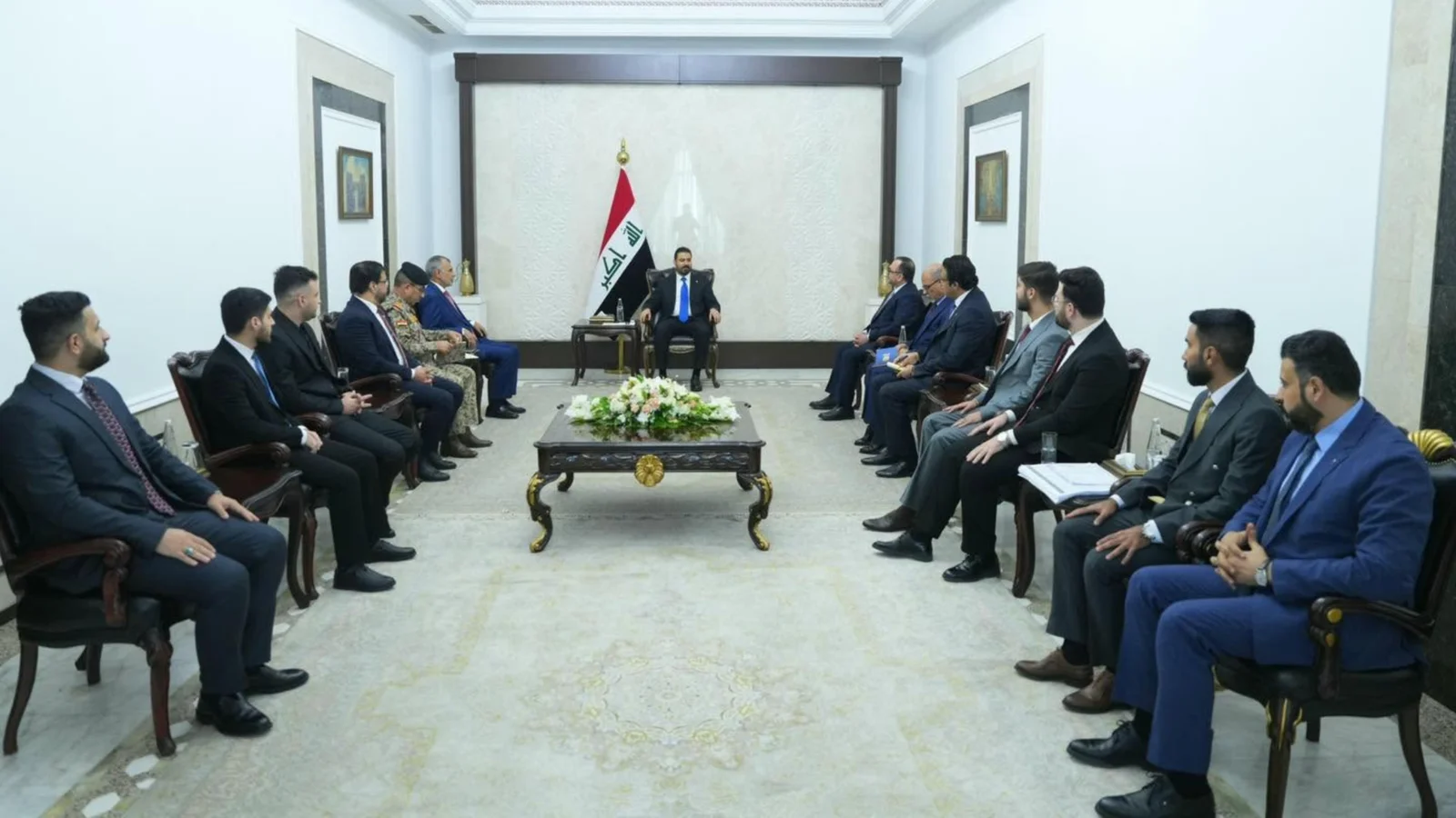 الزيدي يوجه بإدراج نص في موازنة 2027 لتعيين الأطباء المقيمين بصفة عقود وزيادة رواتبهم