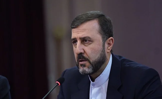 طهران تقول إن الكرة في ملعب واشنطن وتؤكد استعدادها للمحادثات أو الحرب