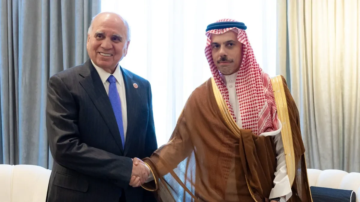 فؤاد حسين يبحث مع نظيره السعودي تطورات المنطقة وسبل خفض التصعيد